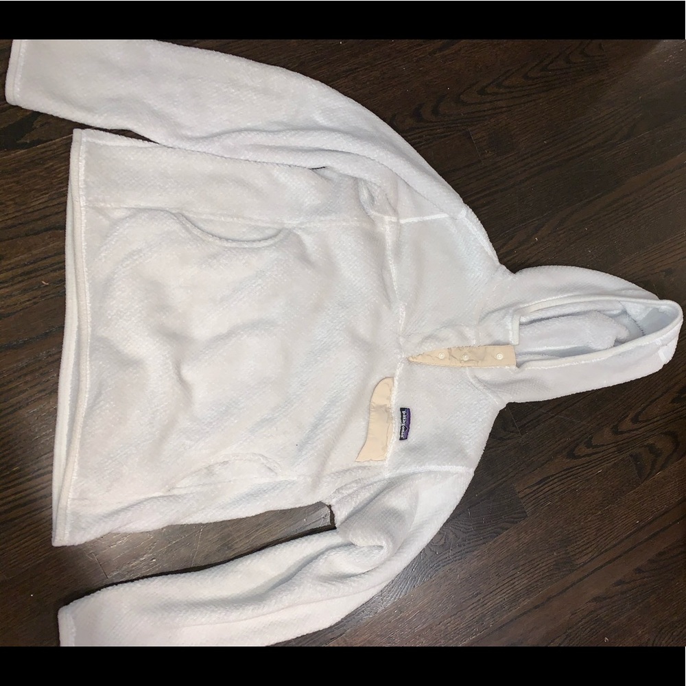 Patagonia pullover with hood